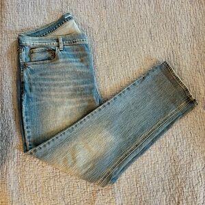 Old Navy Mid-rise Wow Boyfriend Jeans